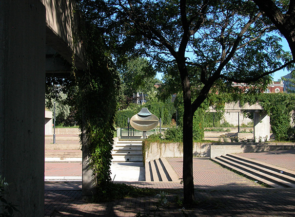 La carré Viger avec la fontaine Mastodo. Photo, Éric Daudelin