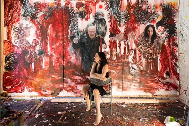 Lyzane Potvin devant, Rivière Rouge, la vie entière devant nos yeux, technique mixte sur toile, 250 x 450 cm. Photo Josée Lecompte